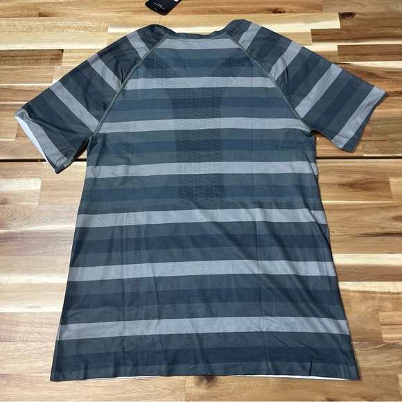 Ironman Triathlon Performance Shirt Womans Vneck Short Sleeve Striped Size XL - Picture 4 of 7